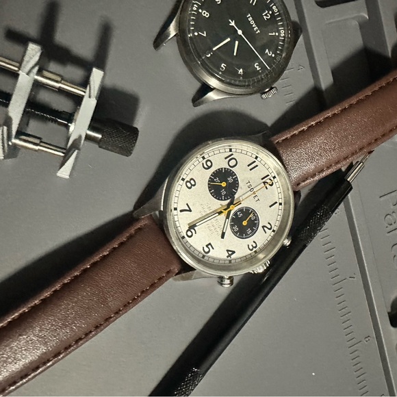 Tsovet SVT DE-40 Quartz Chronograph Silver and Black Men's Chronograph Watch - Picture 2 of 5